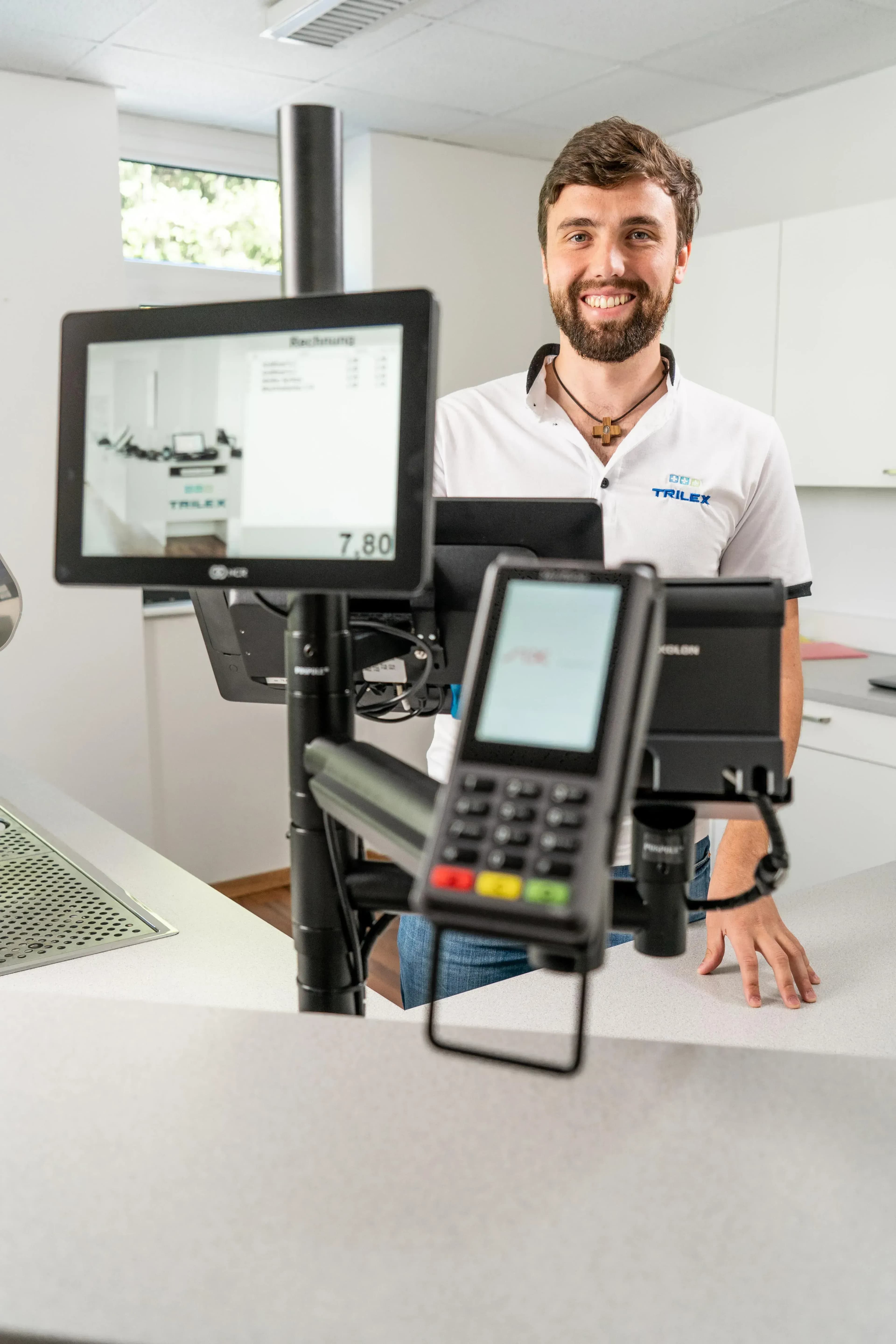 Werbebildschirm für Zusatzverkäufe direkt an der Kasse